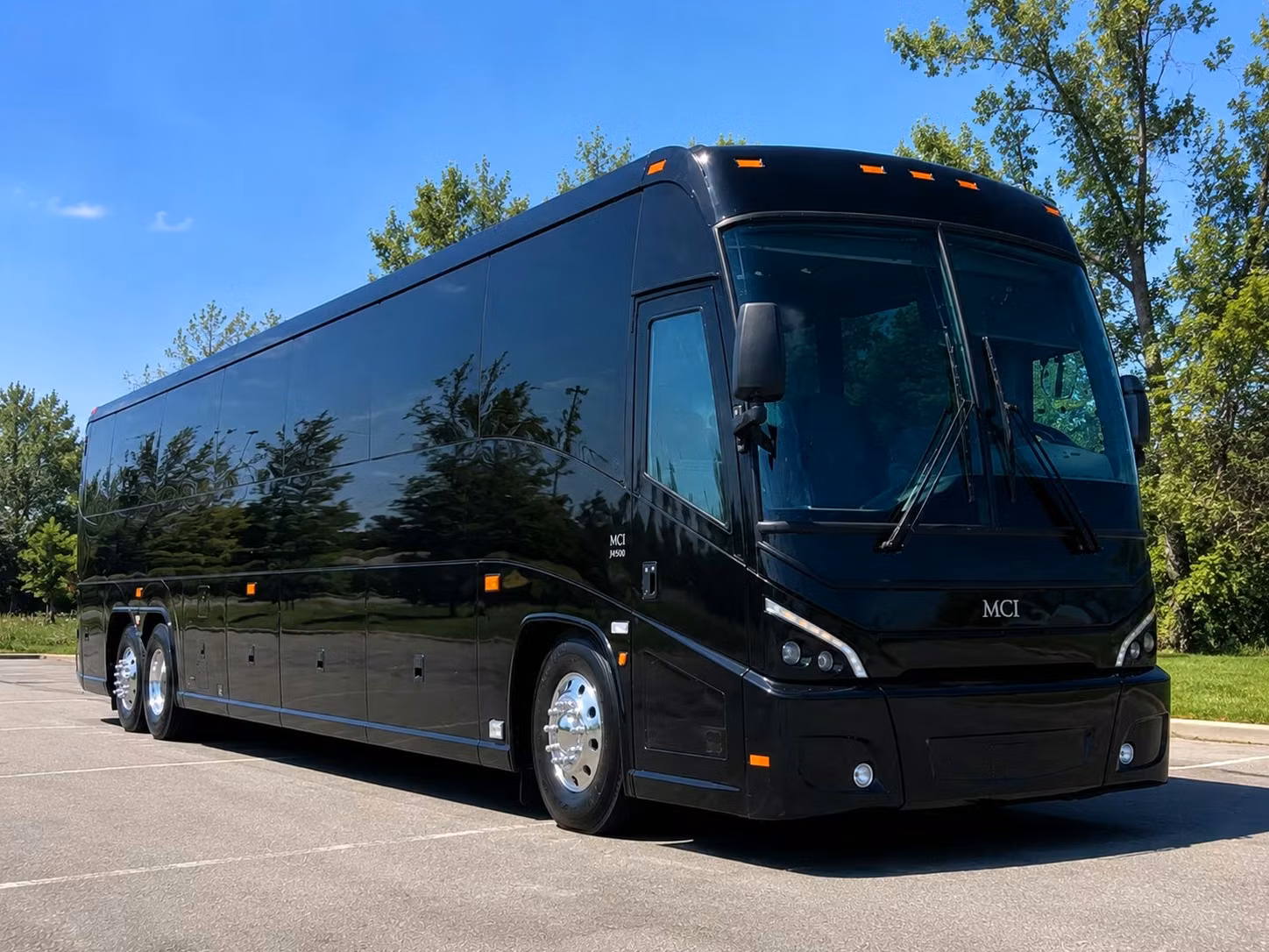 keep every student safe and on schedule with aurora field trip bus rentals