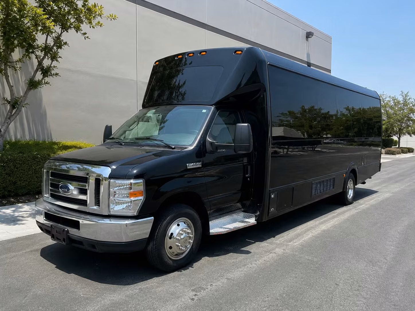 party bus rentals to colorado avalanche and nuggets games at ball arena from aurora
